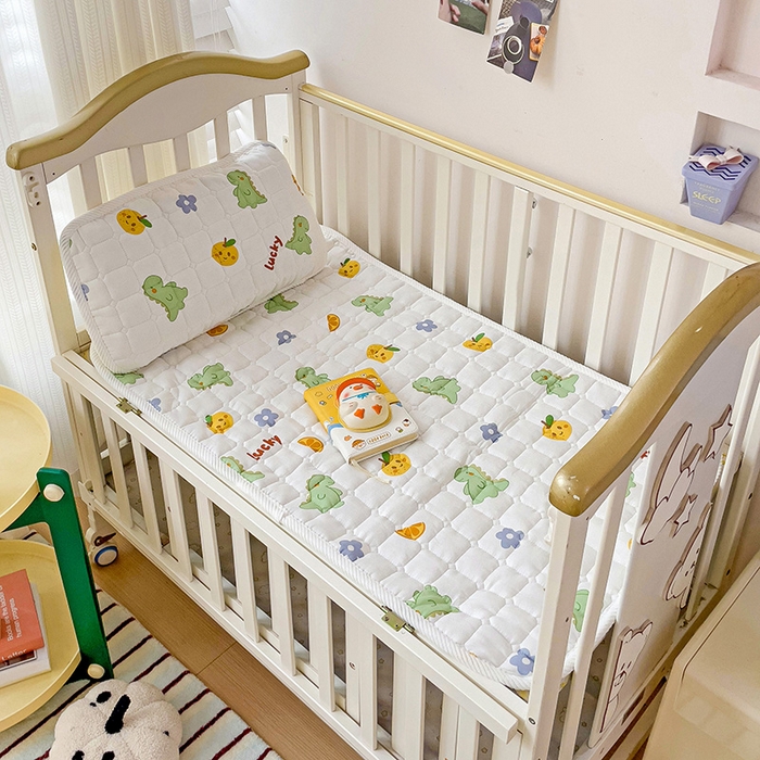 91家纺网 家纺一手货源 找家纺 富馨莱 2025年新款双层纱纯棉软床垫幼儿园儿童床垫 小恐龙-绿