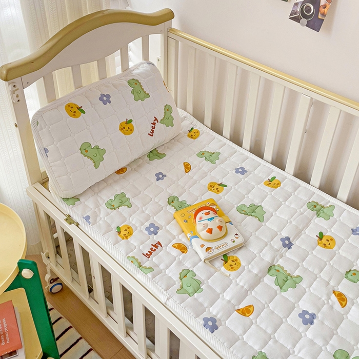 91家纺网 家纺一手货源 找家纺 富馨莱 2025年新款双层纱纯棉软床垫幼儿园儿童床垫 小恐龙-绿