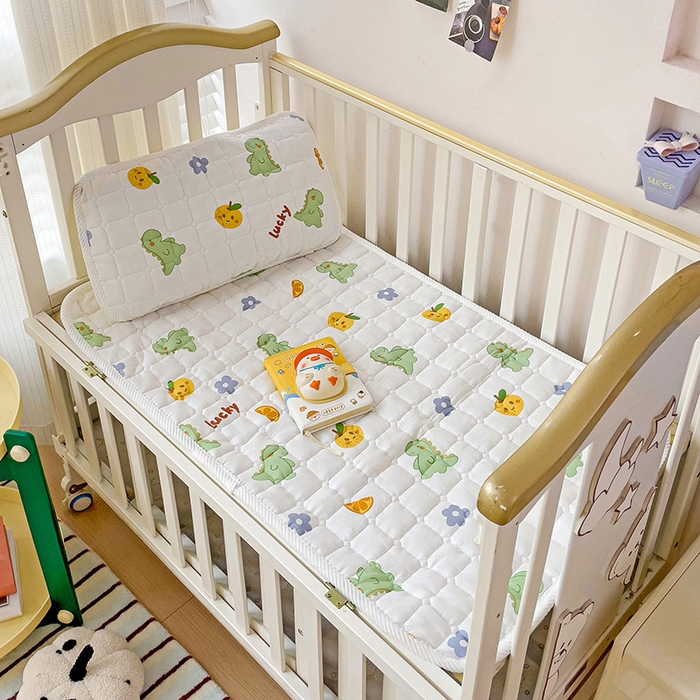91家纺网 家纺一手货源 找家纺 富馨莱 2025年新款双层纱纯棉软床垫幼儿园儿童床垫 小恐龙-绿