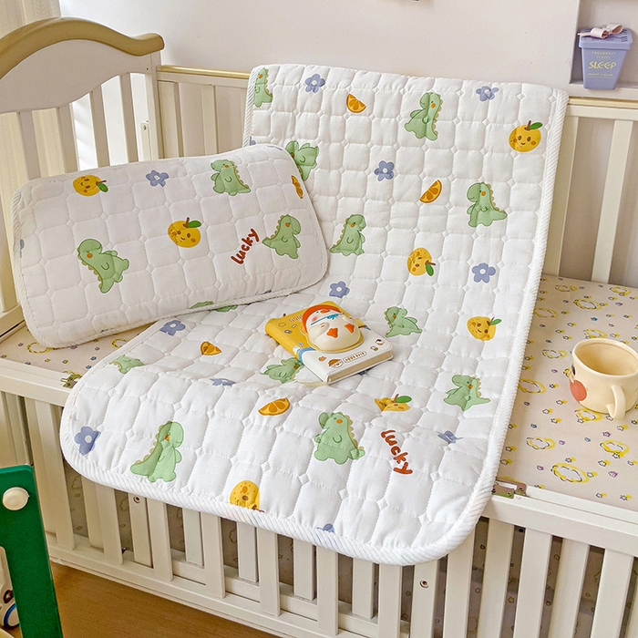 91家纺网 家纺一手货源 找家纺 富馨莱 2025年新款双层纱纯棉软床垫幼儿园儿童床垫 小恐龙-绿