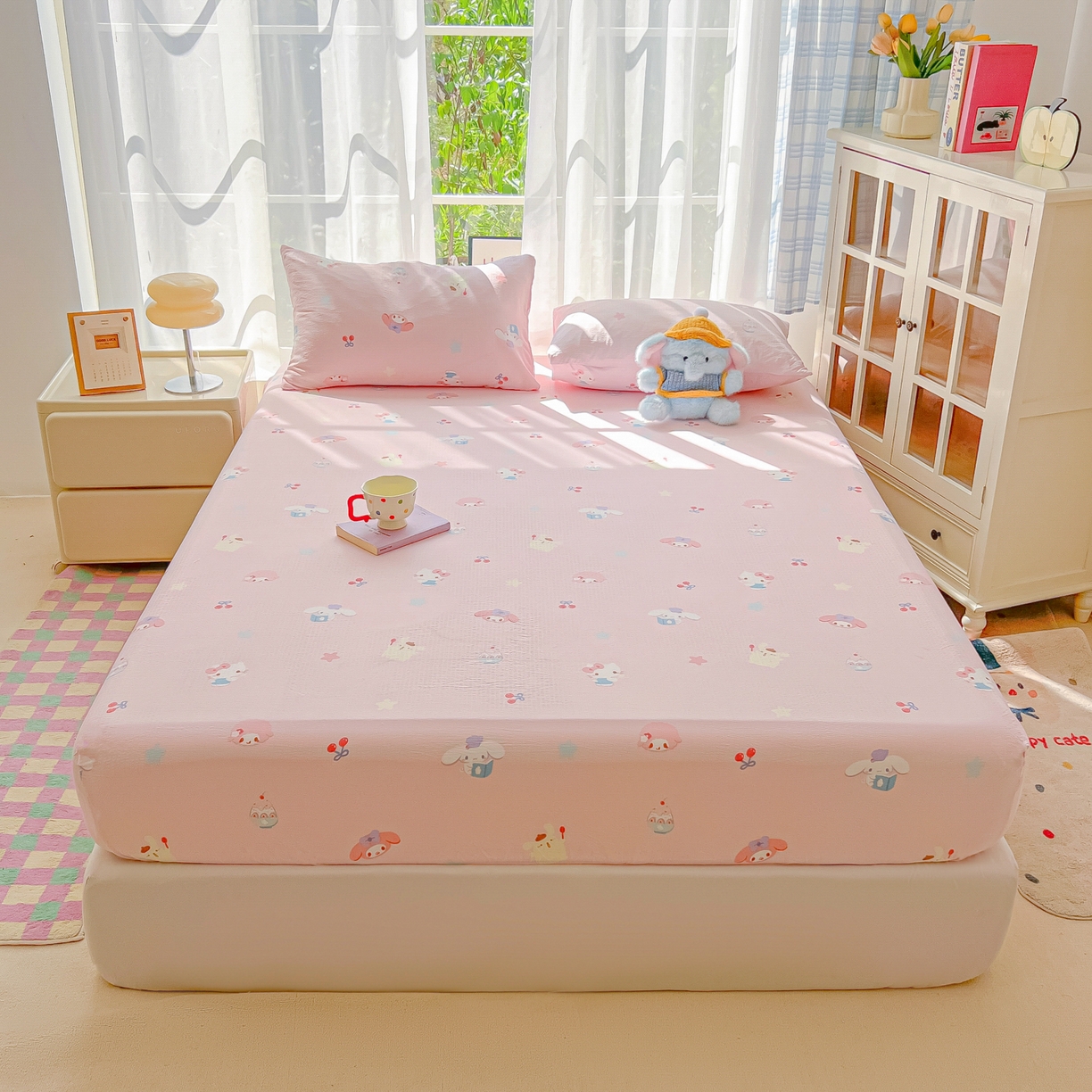 91家纺网 家纺一手货源 找家纺 韩巢家纺 2025新款卡通双层纱床笠单品床笠床笠单件热销款防滑床单床套枕套三件套 萌物家族