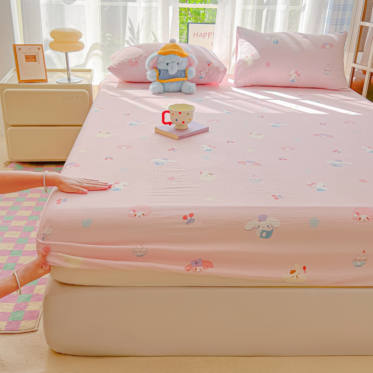 91家纺网 家纺一手货源 找家纺 韩巢家纺 2025新款卡通双层纱床笠单品床笠床笠单件热销款防滑床单床套枕套三件套 萌物家族