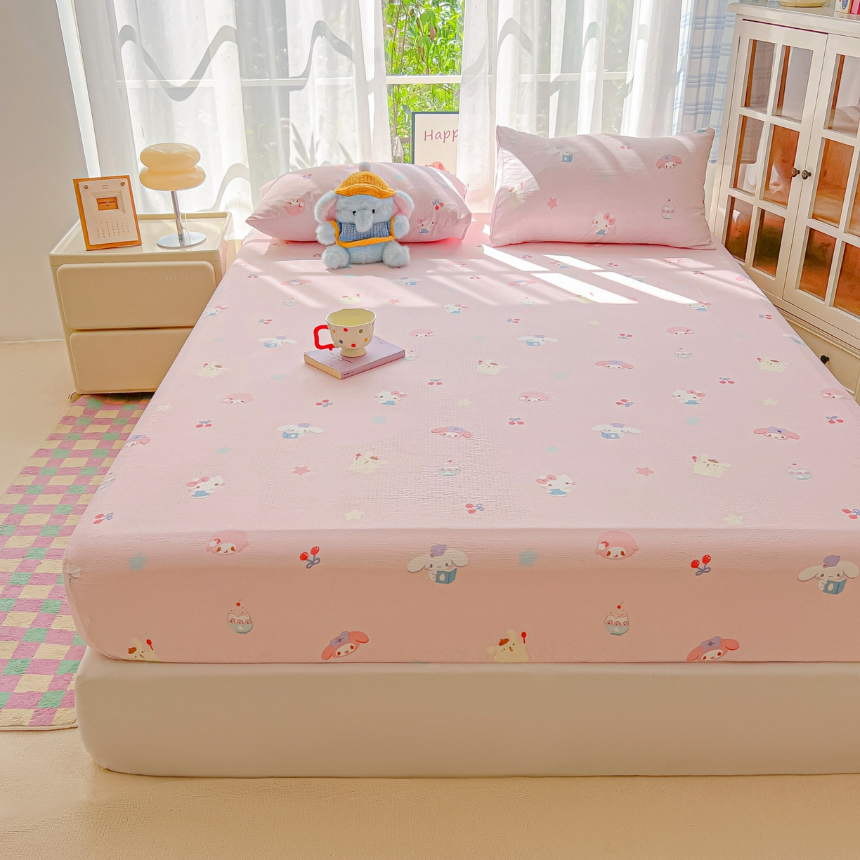 91家纺网 家纺一手货源 找家纺 韩巢家纺 2025新款卡通双层纱床笠单品床笠床笠单件热销款防滑床单床套枕套三件套 萌物家族