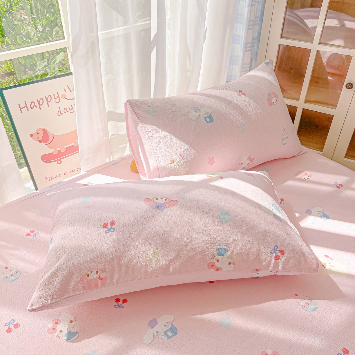 91家纺网 家纺一手货源 找家纺 韩巢家纺 2025新款卡通双层纱床笠单品床笠床笠单件热销款防滑床单床套枕套三件套 萌物家族