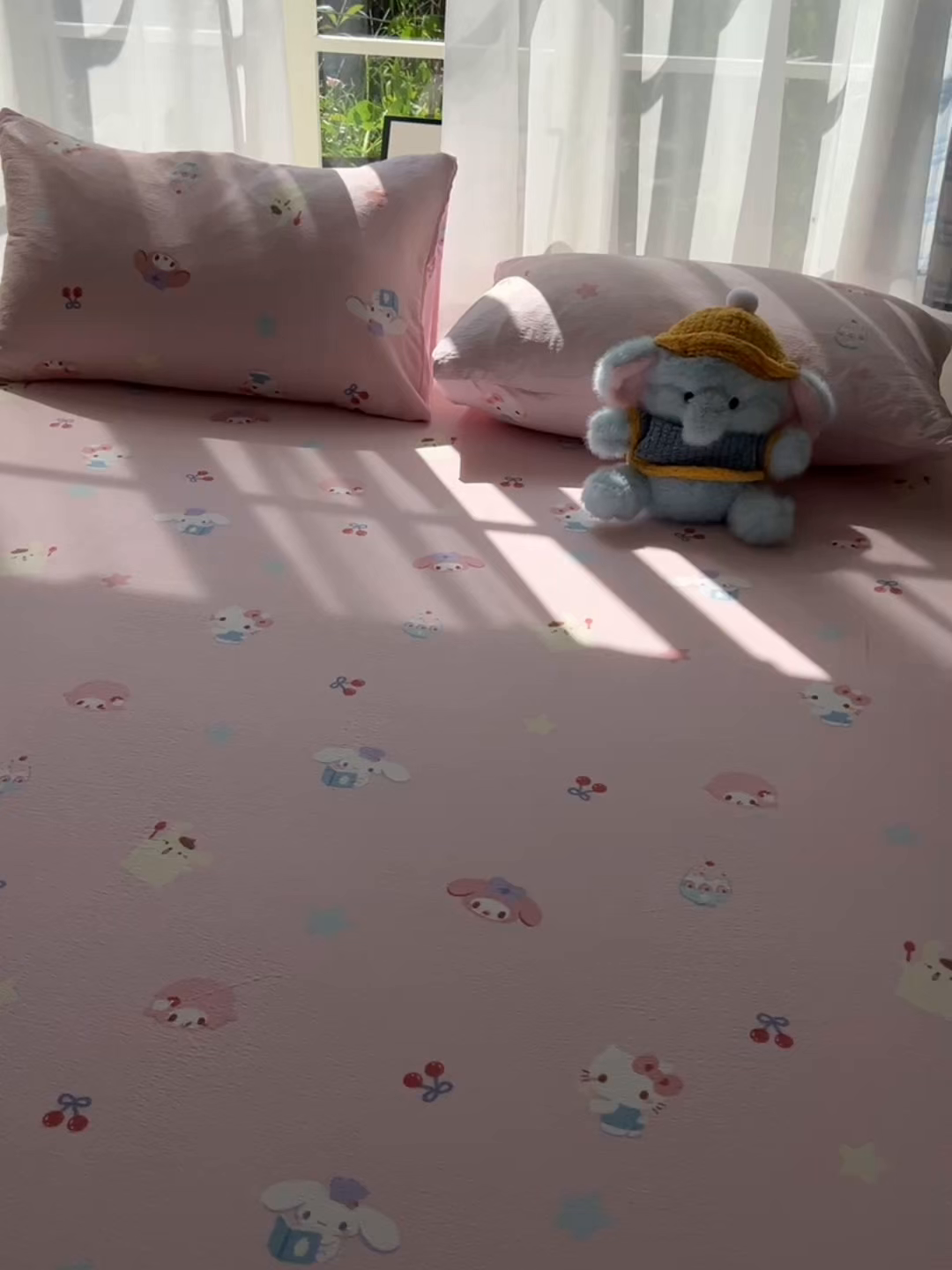 91家纺网 家纺一手货源 找家纺 韩巢家纺 2025新款卡通双层纱床笠单品床笠床笠单件热销款防滑床单床套枕套三件套 萌物家族