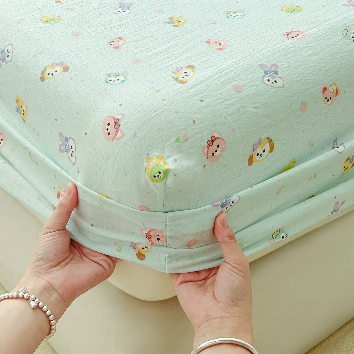 91家纺网 家纺一手货源 找家纺 韩巢家纺 2025新款卡通双层纱床笠单品床笠床笠单件热销款防滑床单床套枕套三件套 绒毛摇滚