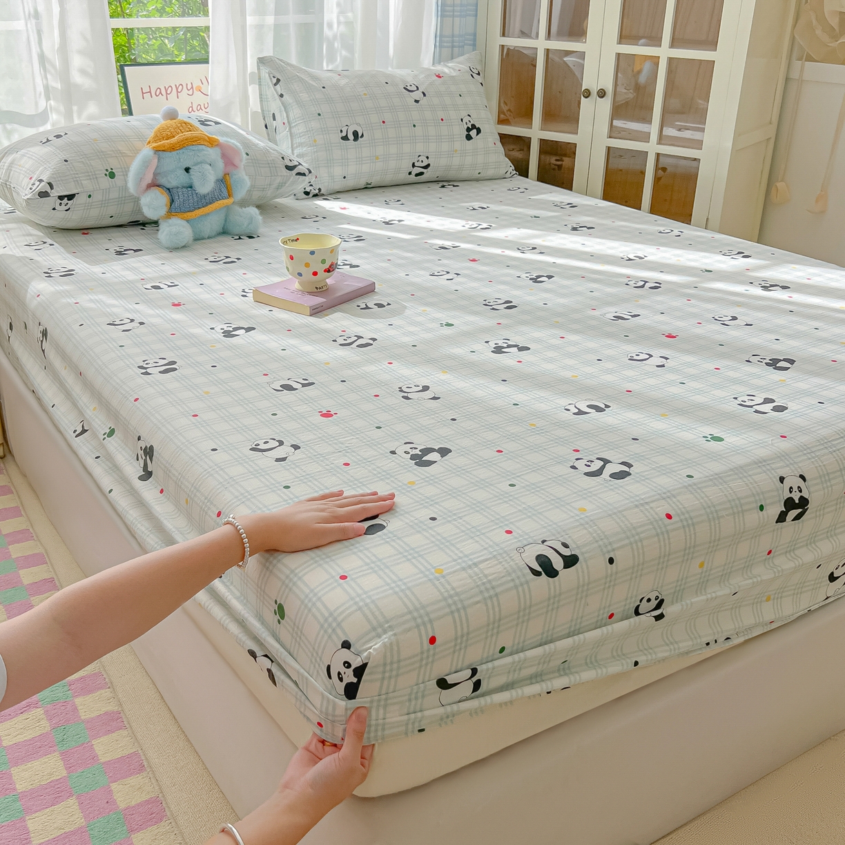 91家纺网 家纺一手货源 找家纺 韩巢家纺 2025新款卡通双层纱床笠单品床笠床笠单件热销款防滑床单床套枕套三件套 软软熊猫