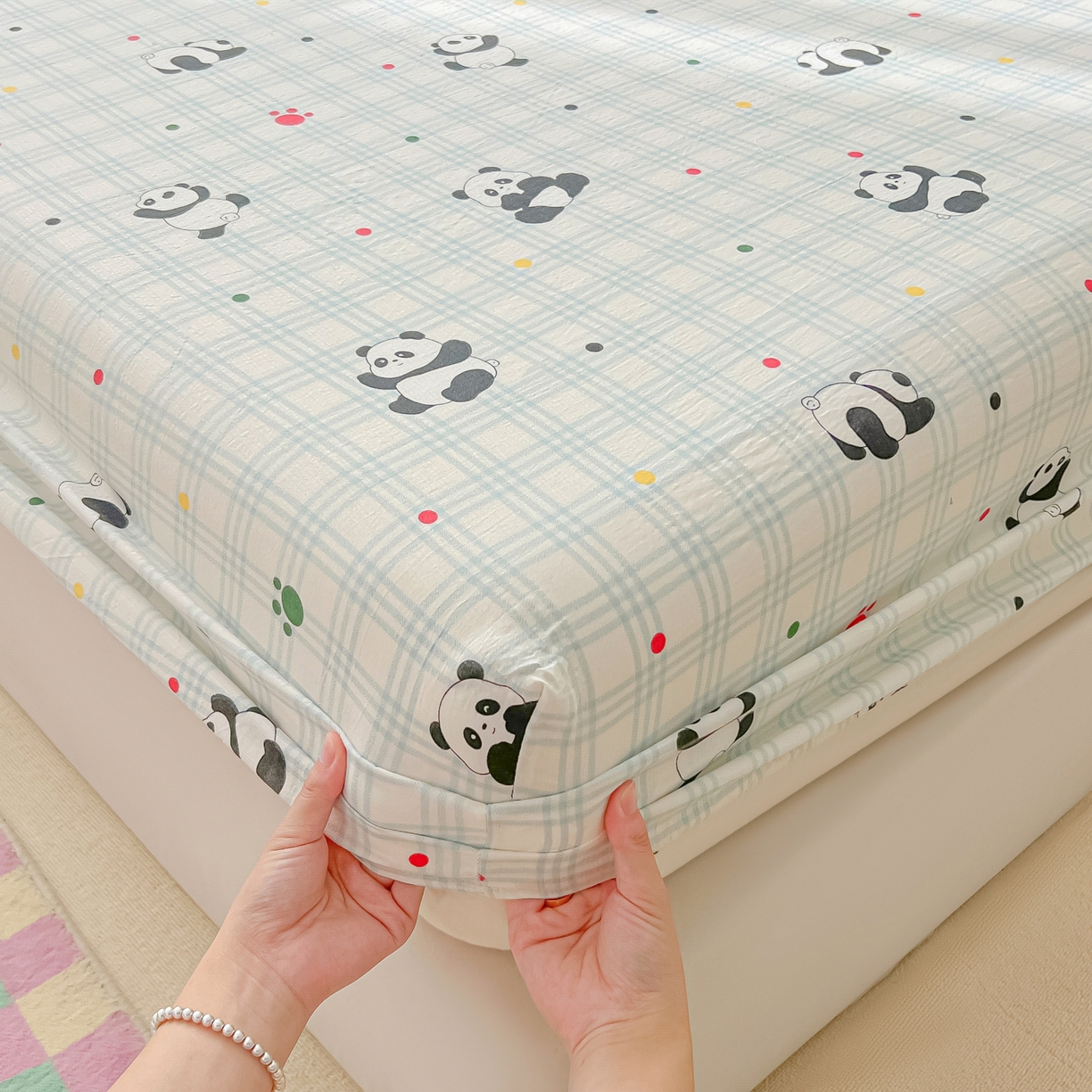 91家纺网 家纺一手货源 找家纺 韩巢家纺 2025新款卡通双层纱床笠单品床笠床笠单件热销款防滑床单床套枕套三件套 软软熊猫