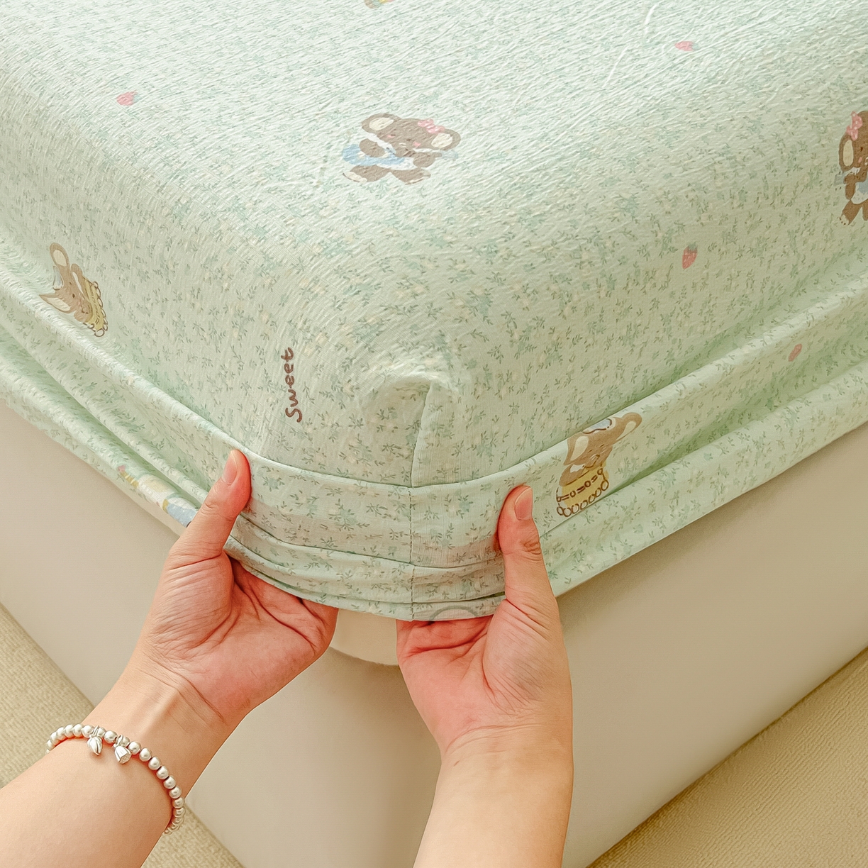 91家纺网 家纺一手货源 找家纺 韩巢家纺 2025新款卡通双层纱床笠单品床笠床笠单件热销款防滑床单床套枕套三件套 少女象