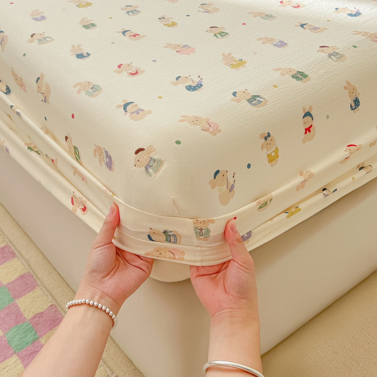 91家纺网 家纺一手货源 找家纺 韩巢家纺 2025新款卡通双层纱床笠单品床笠床笠单件热销款防滑床单床套枕套三件套 兔子集合