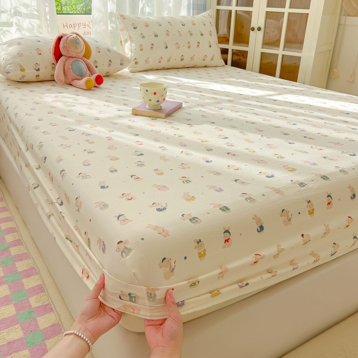 91家纺网 家纺一手货源 找家纺 韩巢家纺 2025新款卡通双层纱床笠单品床笠床笠单件热销款防滑床单床套枕套三件套 兔子集合