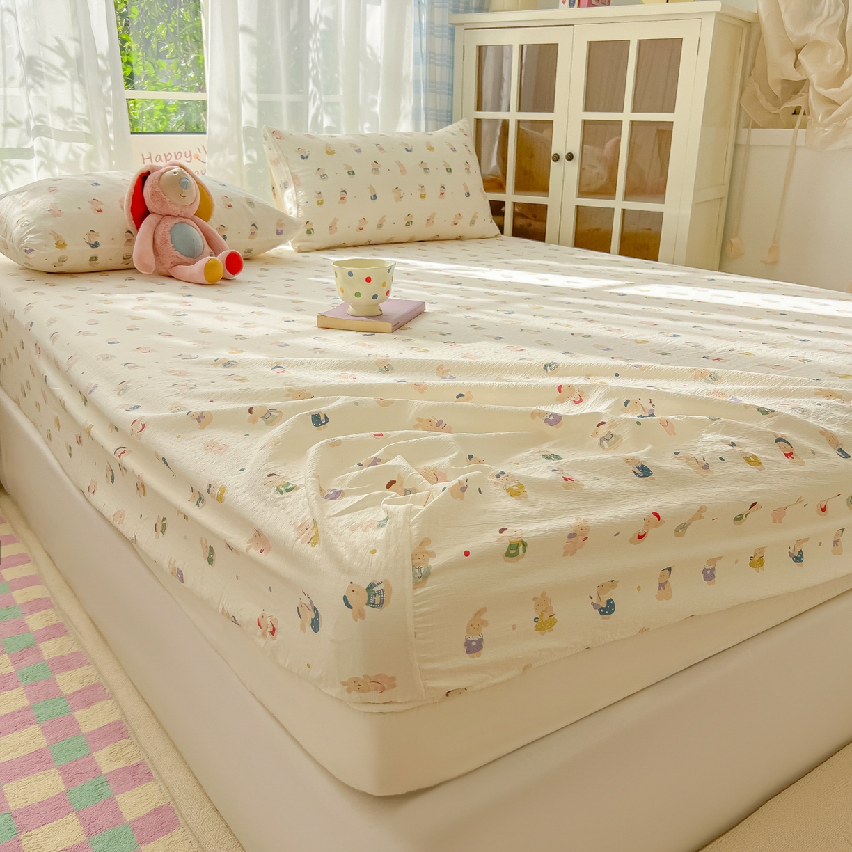 91家纺网 家纺一手货源 找家纺 韩巢家纺 2025新款卡通双层纱床笠单品床笠床笠单件热销款防滑床单床套枕套三件套 兔子集合