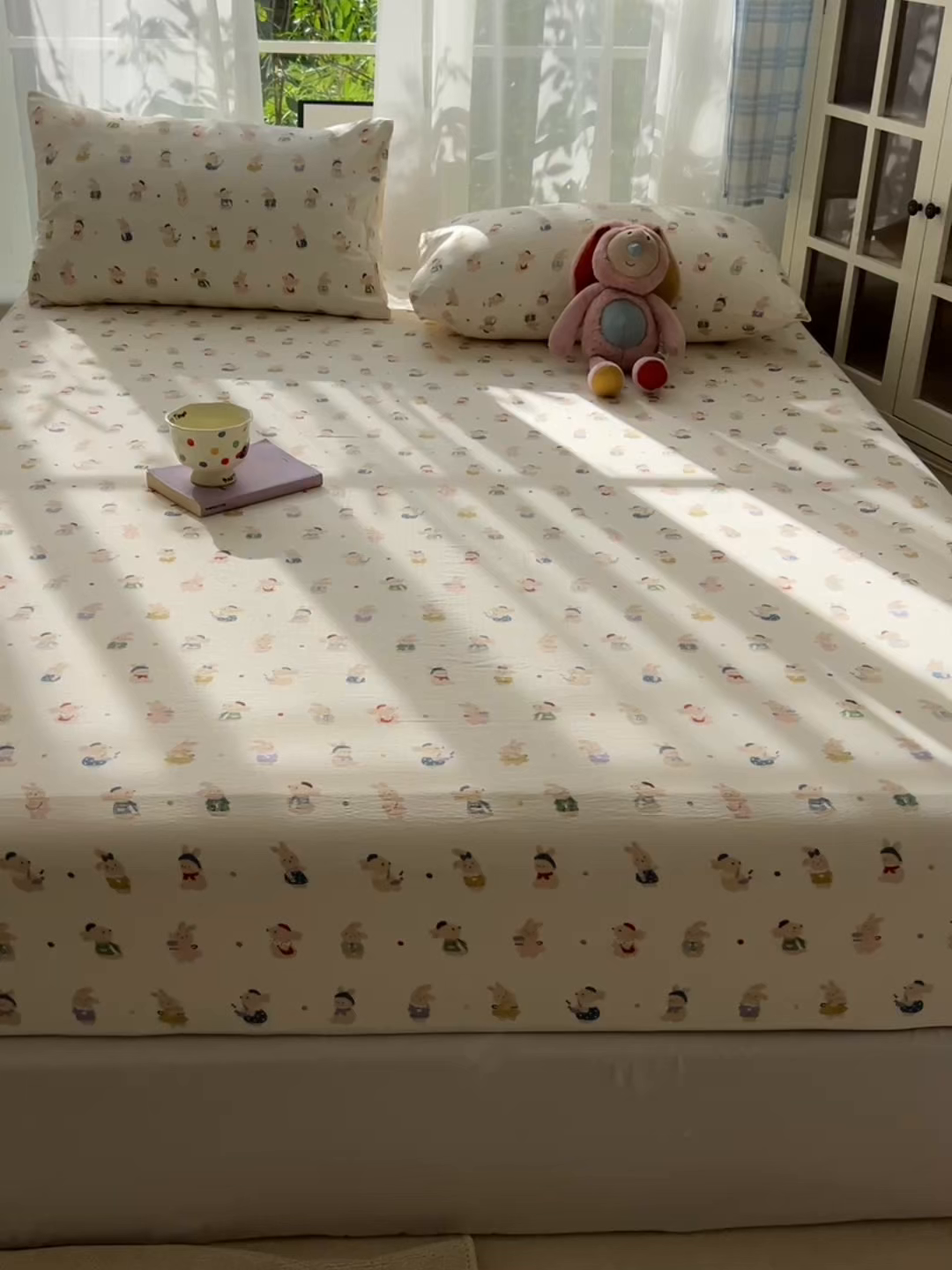 91家纺网 家纺一手货源 找家纺 韩巢家纺 2025新款卡通双层纱床笠单品床笠床笠单件热销款防滑床单床套枕套三件套 兔子集合