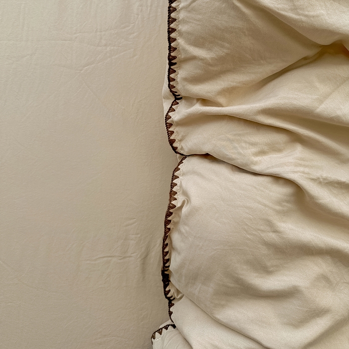 91家纺网 家纺一手货源 找家纺 繁花家居 2025新款高克重云朵棉贝壳边系列四件套 绵绵-茶棕