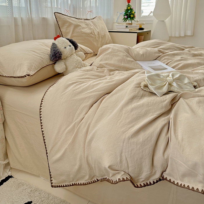 91家纺网 家纺一手货源 找家纺 繁花家居 2025新款高克重云朵棉贝壳边系列四件套 绵绵-茶棕