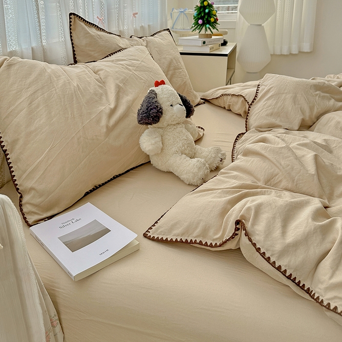 91家纺网 家纺一手货源 找家纺 繁花家居 2025新款高克重云朵棉贝壳边系列四件套 绵绵-茶棕