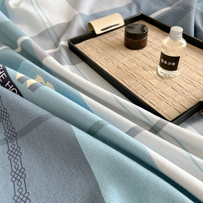 91家纺网 家纺一手货源 找家纺 慕木家纺 2025新款A类高端无印风卡通高克重170克阳光暖绒棉学生套件系列(可供跨境抽空压缩) 协奏曲-蓝