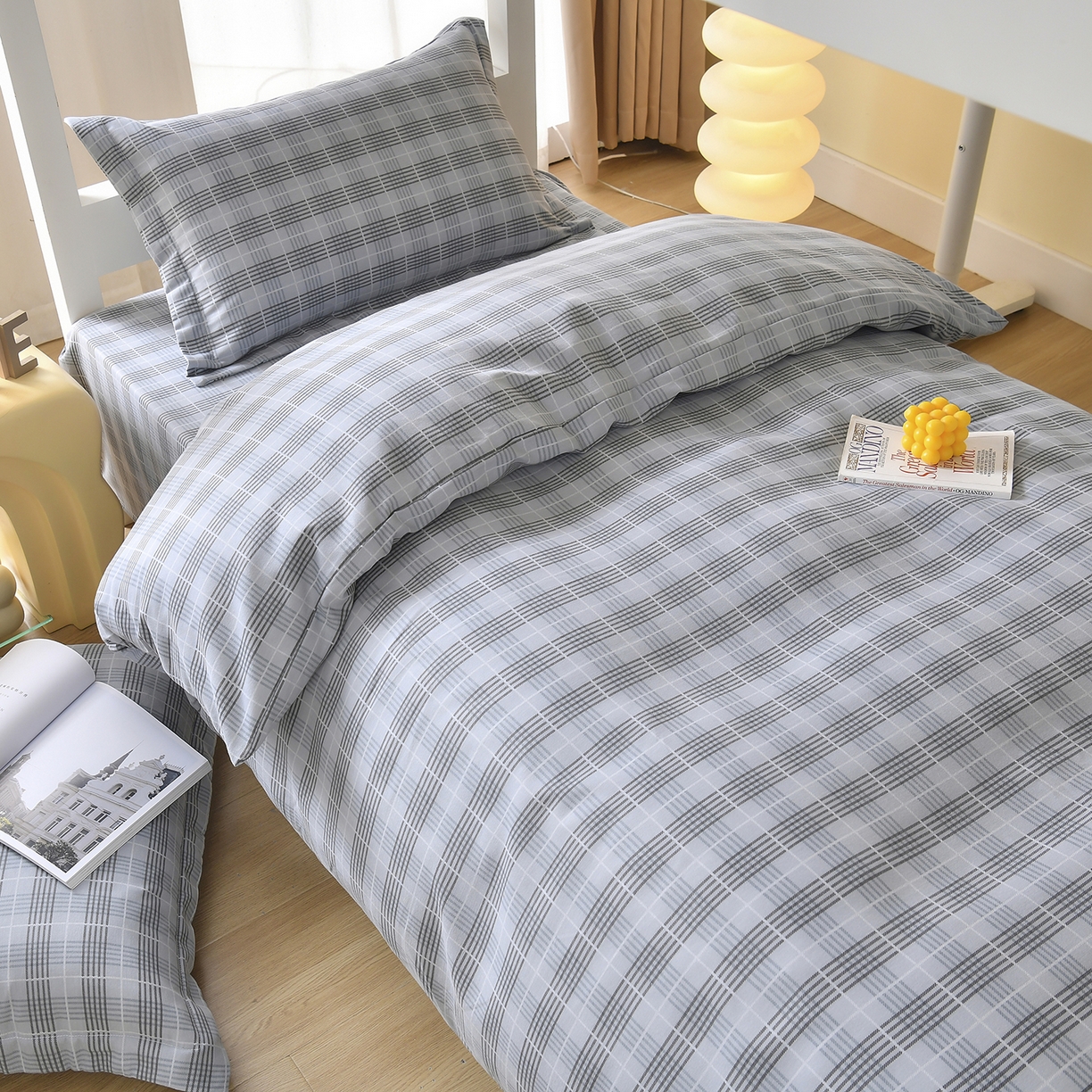 91家纺网 家纺一手货源 找家纺 优尚 2025全棉纯棉磨毛喷气印花学生三件套 雅韵灰格