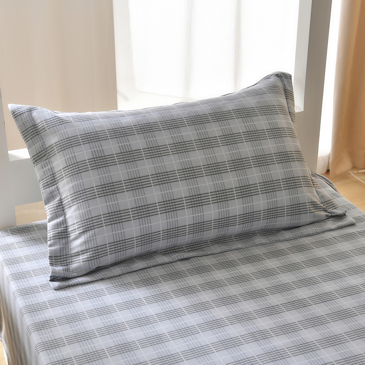 91家纺网 家纺一手货源 找家纺 优尚 2025全棉纯棉磨毛喷气印花学生三件套 雅韵灰格