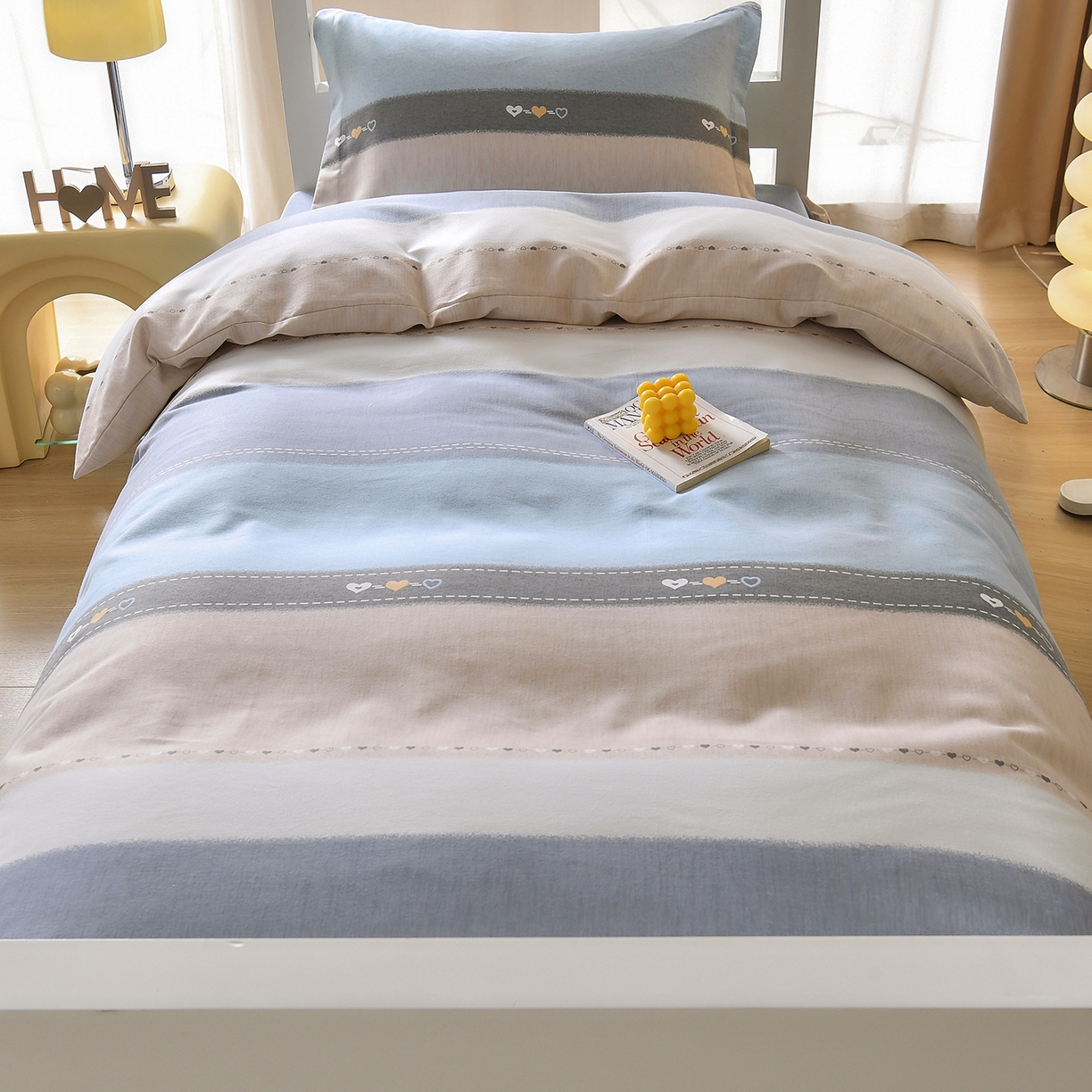 91家纺网 家纺一手货源 找家纺 优尚 2025全棉纯棉磨毛喷气印花学生三件套 罗马格调