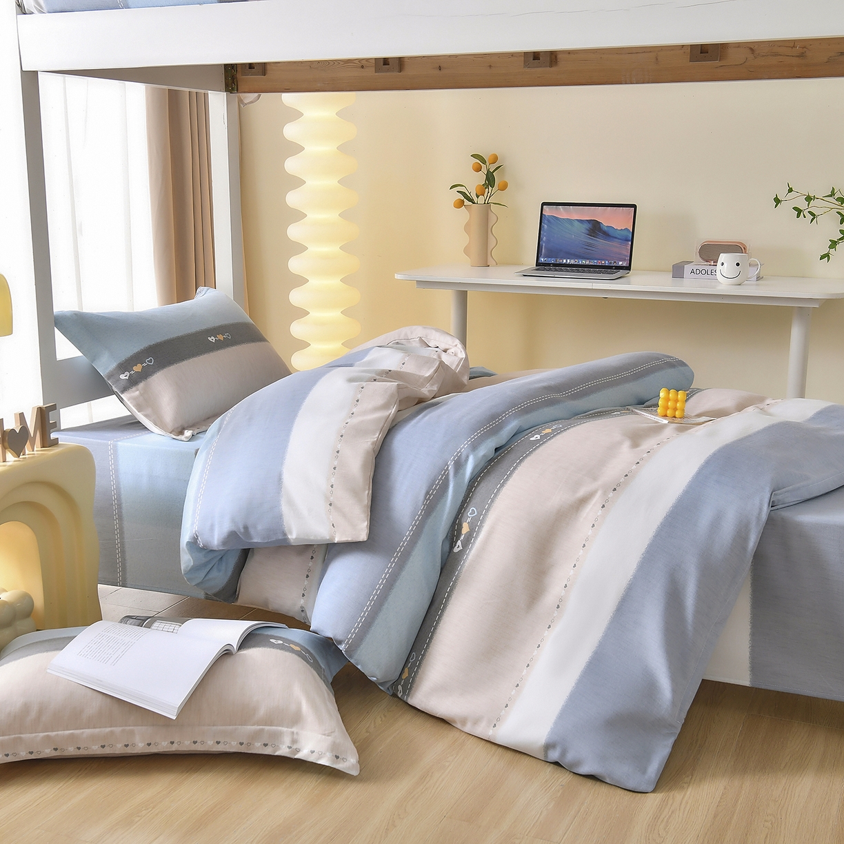 91家纺网 家纺一手货源 找家纺 优尚 2025全棉纯棉磨毛喷气印花学生三件套 罗马格调