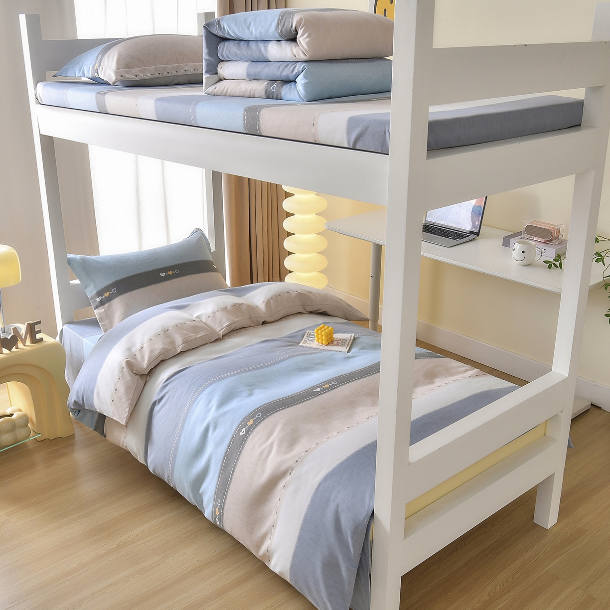 91家纺网 家纺一手货源 找家纺 优尚 2025全棉纯棉磨毛喷气印花学生三件套 罗马格调