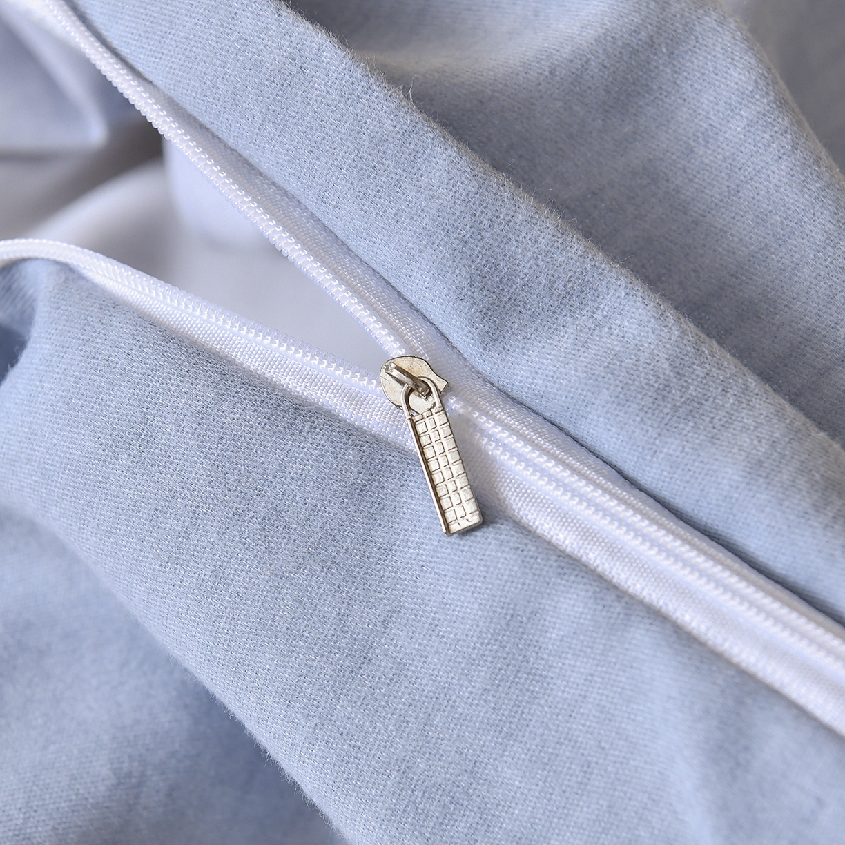 91家纺网 家纺一手货源 找家纺 优尚 2025全棉纯棉磨毛喷气印花学生三件套 罗马格调