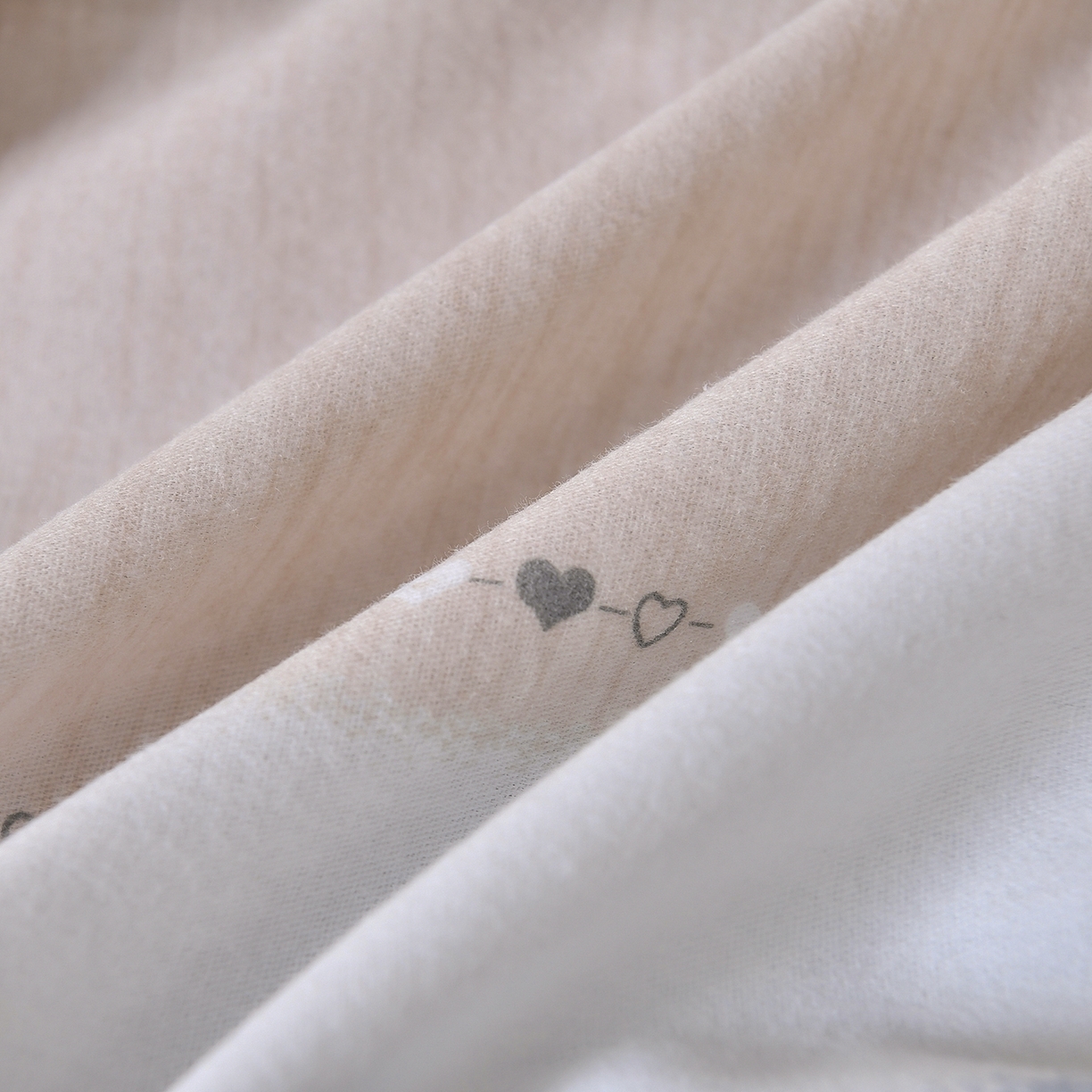 91家纺网 家纺一手货源 找家纺 优尚 2025全棉纯棉磨毛喷气印花学生三件套 罗马格调