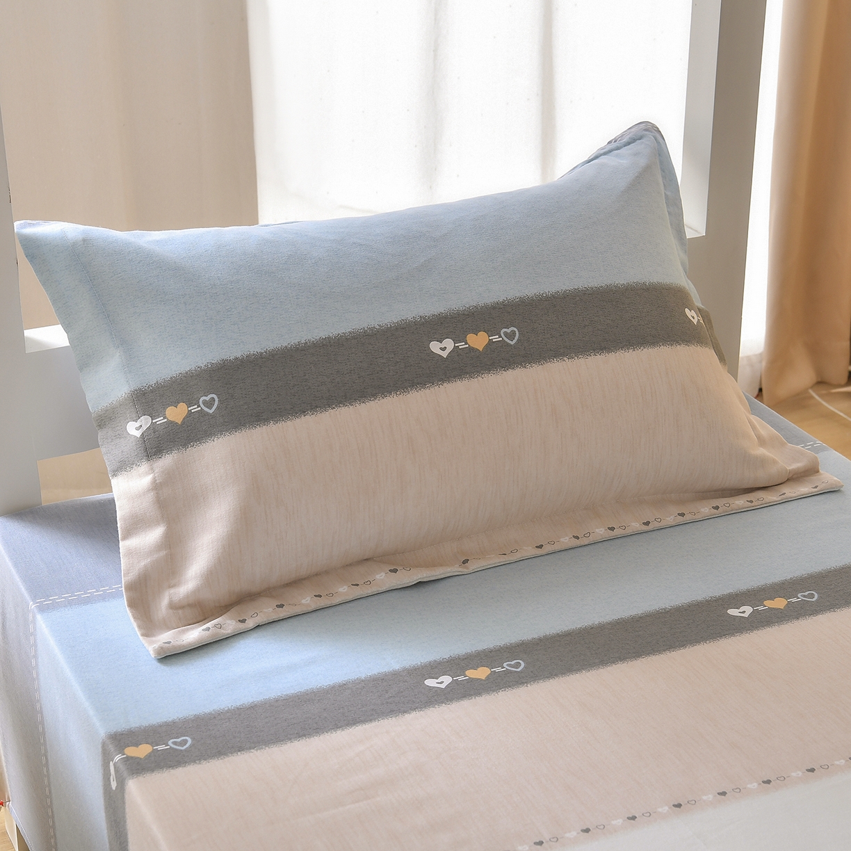 91家纺网 家纺一手货源 找家纺 优尚 2025全棉纯棉磨毛喷气印花学生三件套 罗马格调