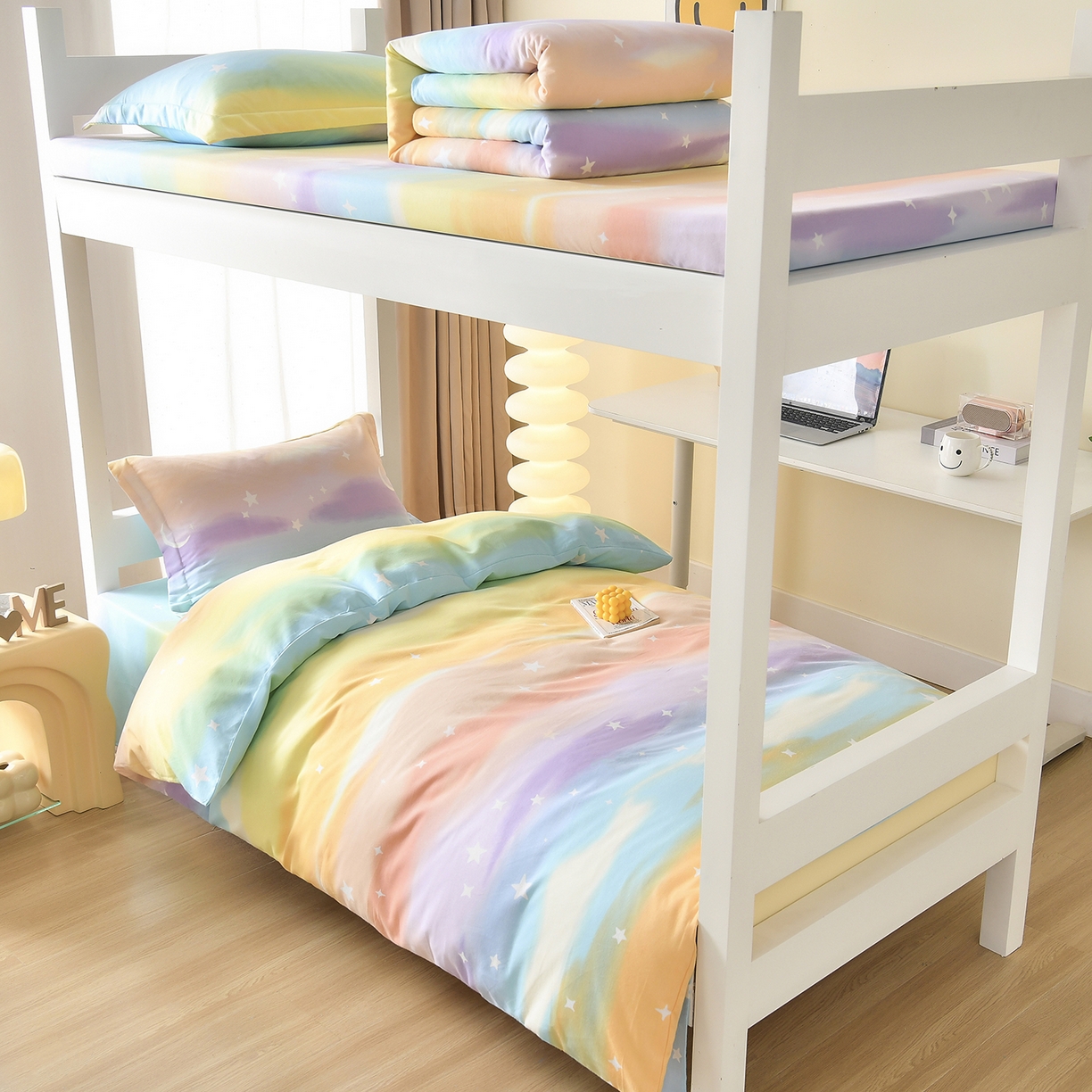 91家纺网 家纺一手货源 找家纺 优尚 2025全棉纯棉磨毛喷气印花学生三件套 缤纷彩虹