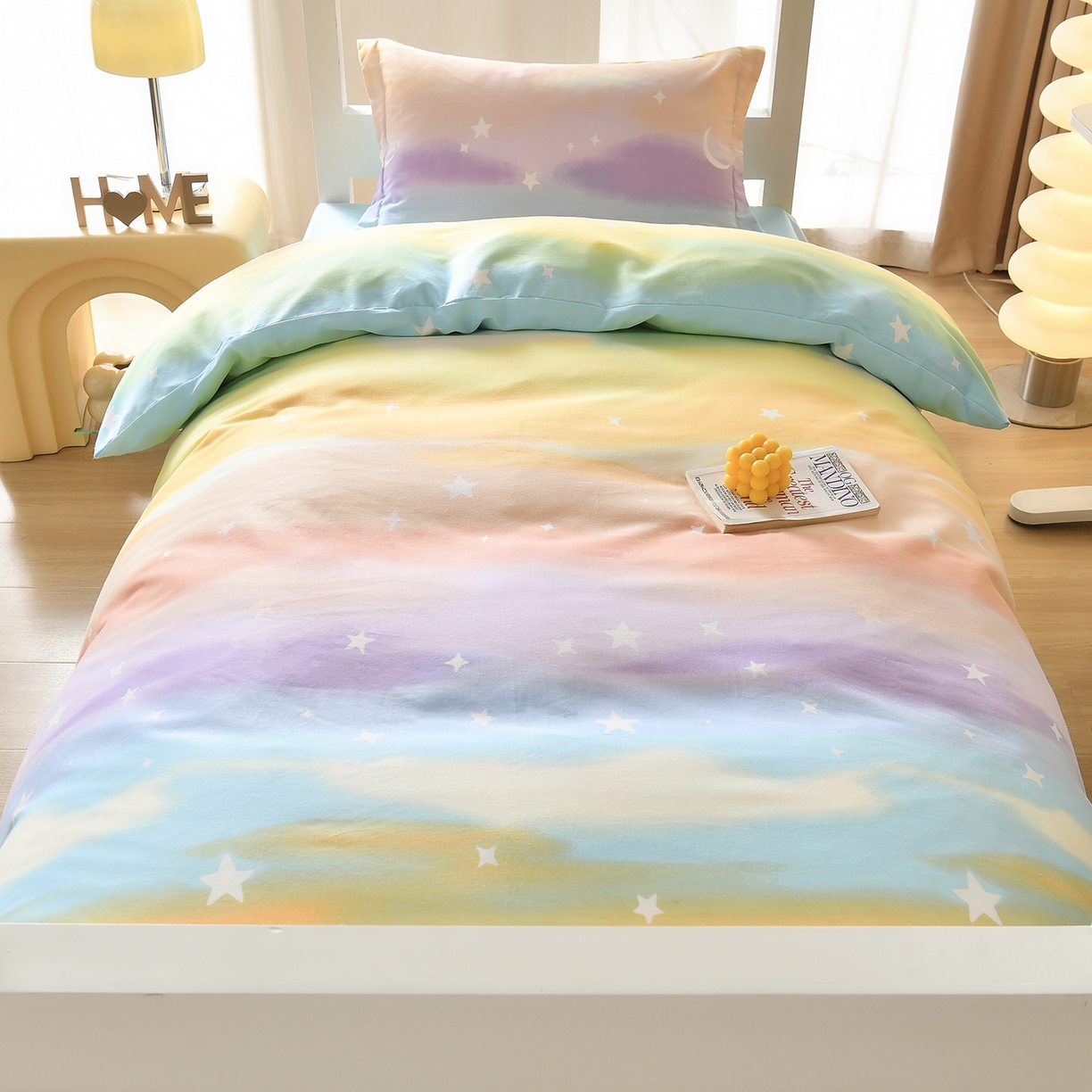 91家纺网 家纺一手货源 找家纺 优尚 2025全棉纯棉磨毛喷气印花学生三件套 缤纷彩虹