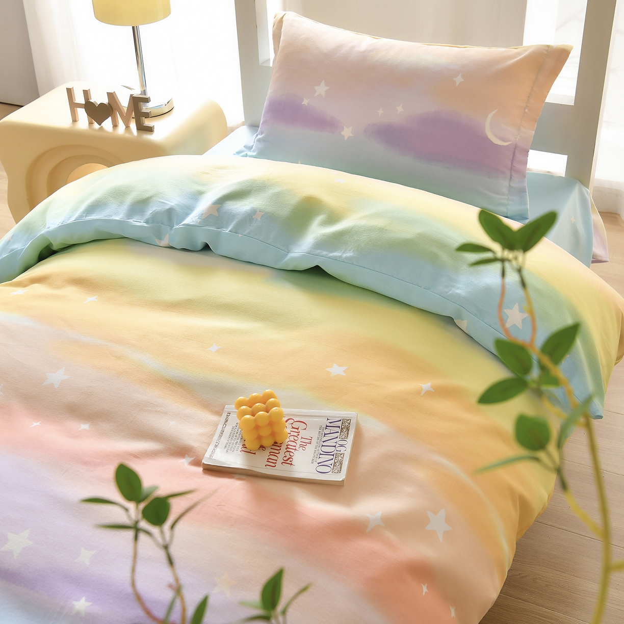 91家纺网 家纺一手货源 找家纺 优尚 2025全棉纯棉磨毛喷气印花学生三件套 缤纷彩虹