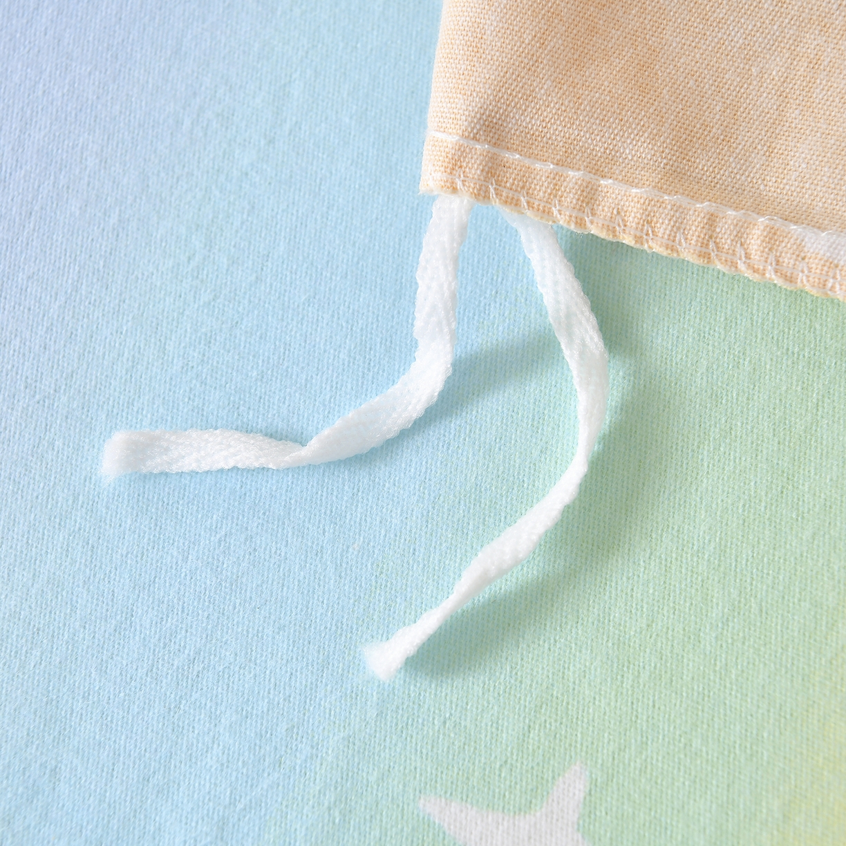 91家纺网 家纺一手货源 找家纺 优尚 2025全棉纯棉磨毛喷气印花学生三件套 缤纷彩虹