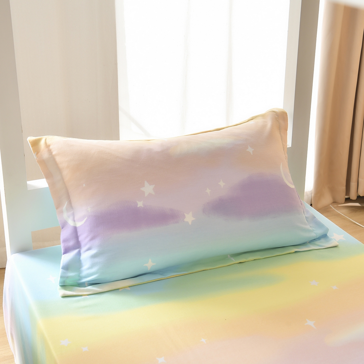 91家纺网 家纺一手货源 找家纺 优尚 2025全棉纯棉磨毛喷气印花学生三件套 缤纷彩虹