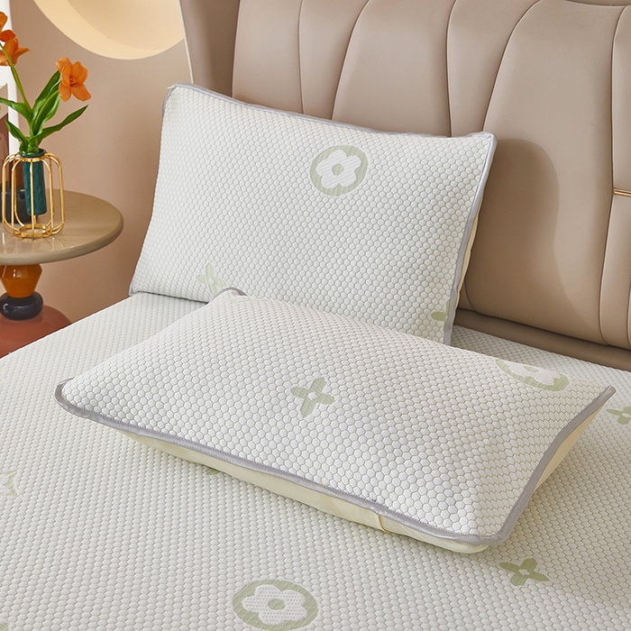 91家纺网 家纺一手货源 找家纺 凤杰  2025新款冰豆豆凉豆豆凉席床笠款盖盖毯夏被四件套 四叶草-薄荷绿