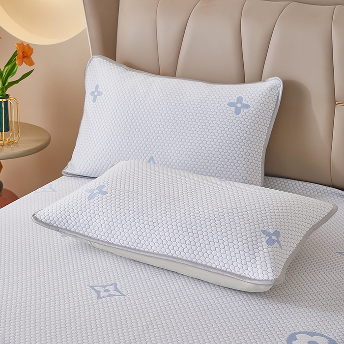 91家纺网 家纺一手货源 找家纺 凤杰  2025新款冰豆豆凉豆豆凉席床笠款盖盖毯夏被四件套 四叶草-天空蓝