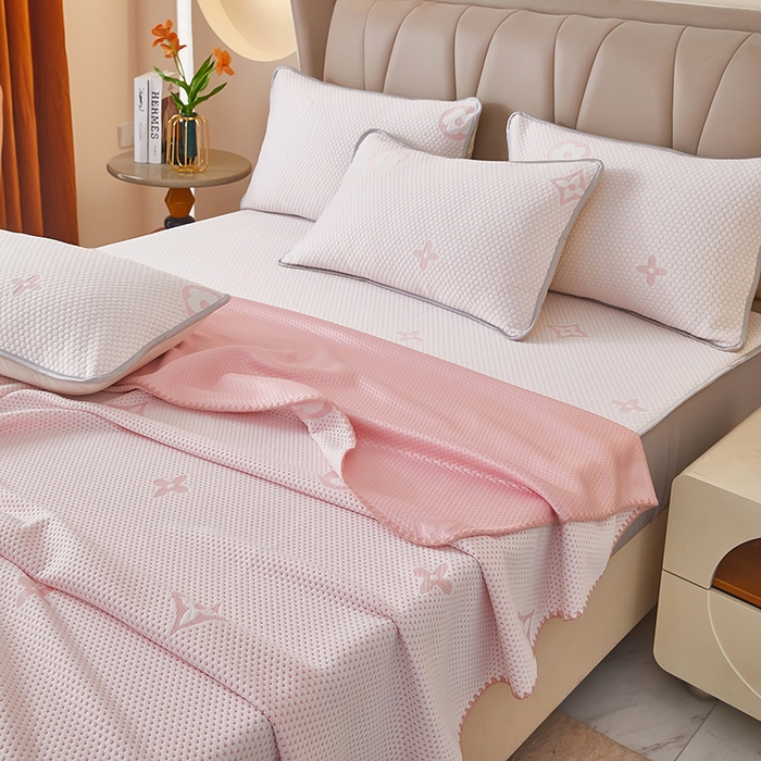 91家纺网 家纺一手货源 找家纺 凤杰  2025新款冰豆豆凉豆豆凉席床笠款盖盖毯夏被四件套 四叶草-樱花粉