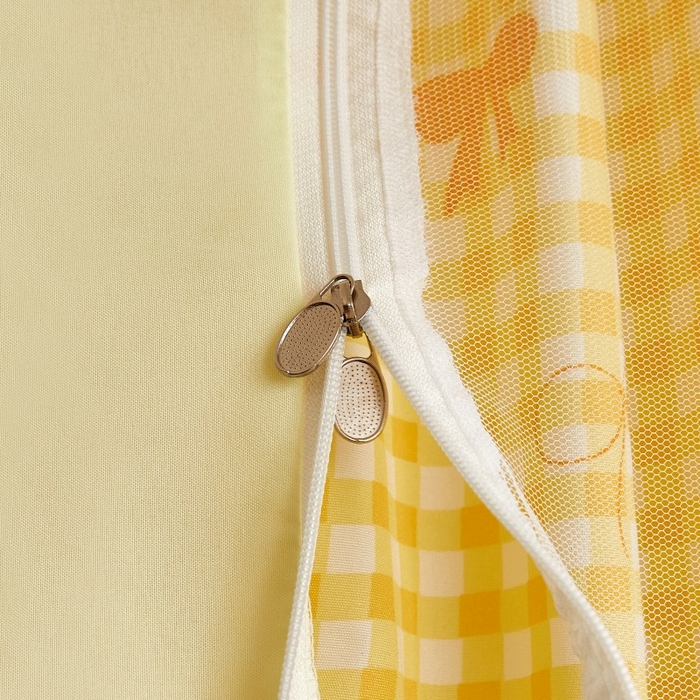 91家纺网 家纺一手货源 找家纺 薇梦蚊帐 2025新款遮光床帘刺绣款学生蚊帐-抱抱熊 蝴蝶结-嫩黄