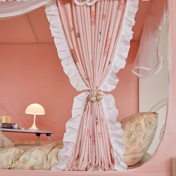 91家纺网 家纺一手货源 找家纺 薇梦蚊帐 2025新款遮光床帘刺绣款学生蚊帐-抱抱熊 幸运熊和狗-粉