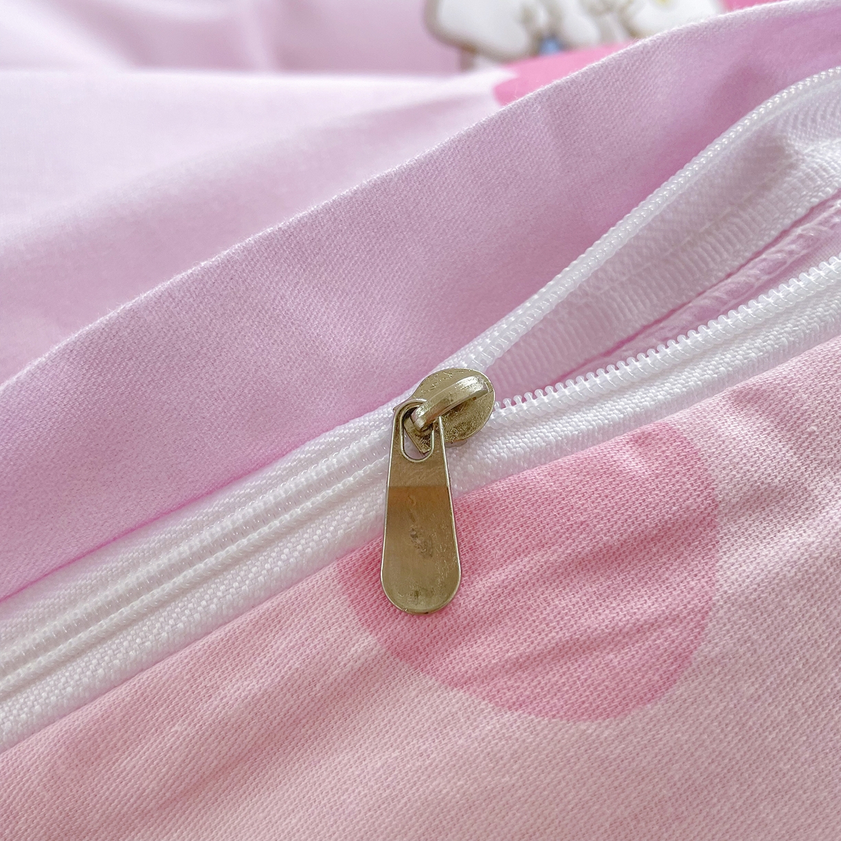 91家纺网 家纺一手货源 找家纺 浩诚 2025新款三丽鸥专版花型三件套四件套 铃风