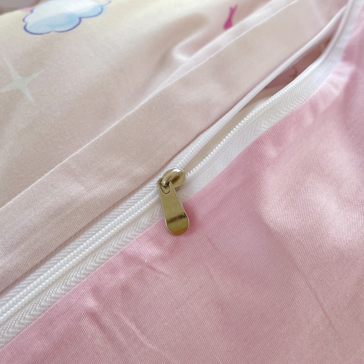 91家纺网 家纺一手货源 找家纺 浩诚 2025新款三丽鸥专版花型三件套四件套 霓虹