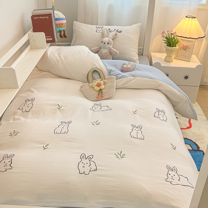 91家纺网 家纺一手货源 找家纺 多乐家纺 2025新款超柔A类母婴级加厚小竺棉学生宿舍三件套上下铺三件套四件套 兔兔-白蓝