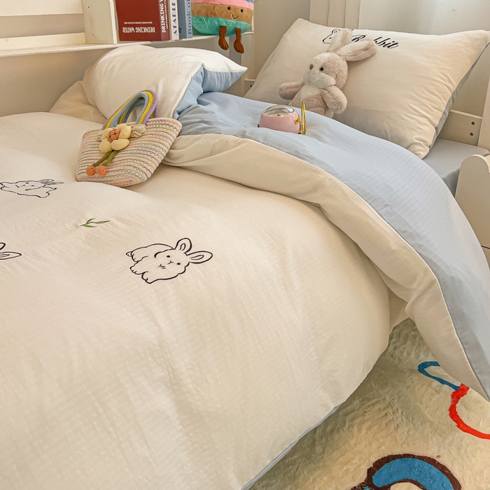 91家纺网 家纺一手货源 找家纺 多乐家纺 2025新款超柔A类母婴级加厚小竺棉学生宿舍三件套上下铺三件套四件套 兔兔-白蓝