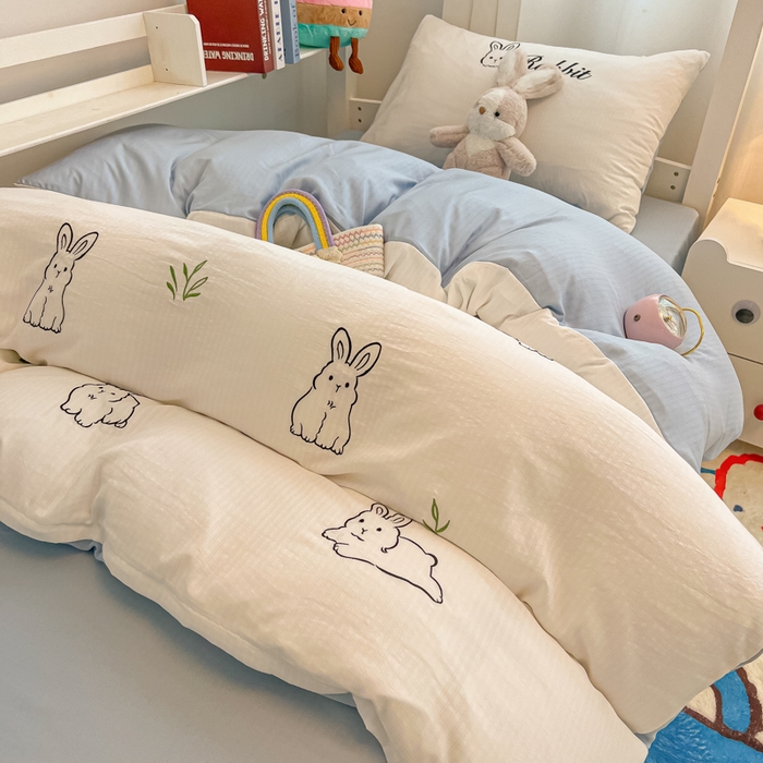 91家纺网 家纺一手货源 找家纺 多乐家纺 2025新款超柔A类母婴级加厚小竺棉学生宿舍三件套上下铺三件套四件套 兔兔-白蓝