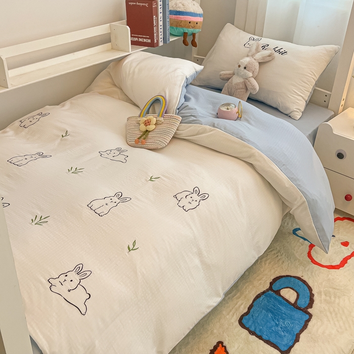 91家纺网 家纺一手货源 找家纺 多乐家纺 2025新款超柔A类母婴级加厚小竺棉学生宿舍三件套上下铺三件套四件套 兔兔-白蓝