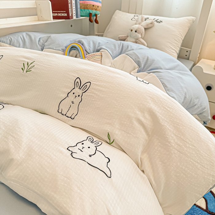 91家纺网 家纺一手货源 找家纺 多乐家纺 2025新款超柔A类母婴级加厚小竺棉学生宿舍三件套上下铺三件套四件套 兔兔-白蓝