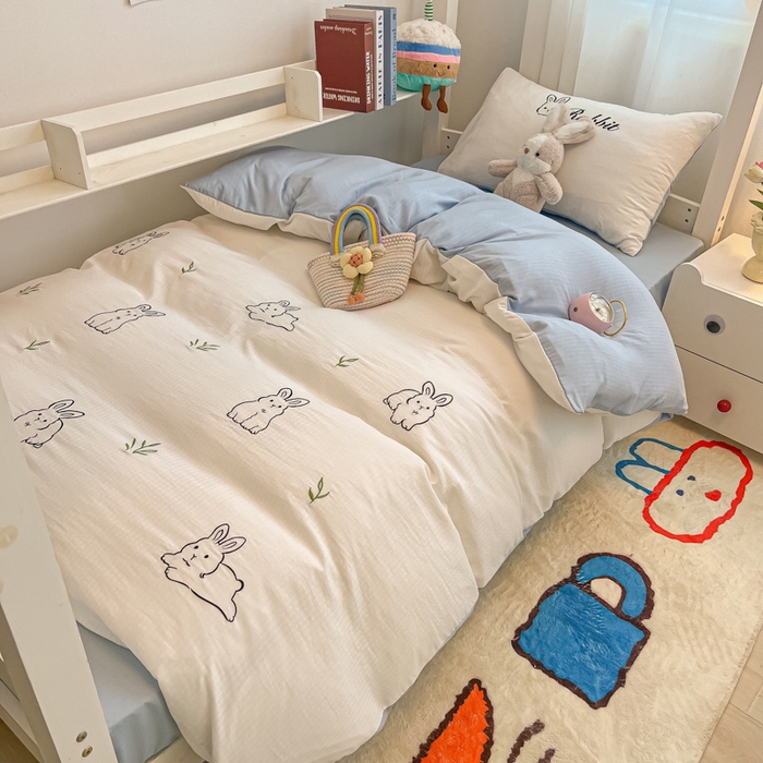 91家纺网 家纺一手货源 找家纺 多乐家纺 2025新款超柔A类母婴级加厚小竺棉学生宿舍三件套上下铺三件套四件套 兔兔-白蓝