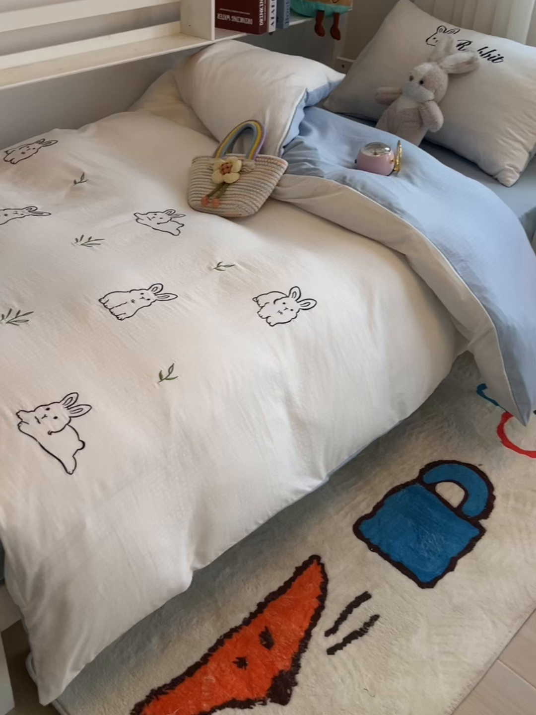 91家纺网 家纺一手货源 找家纺 多乐家纺 2025新款超柔A类母婴级加厚小竺棉学生宿舍三件套上下铺三件套四件套 兔兔-白蓝