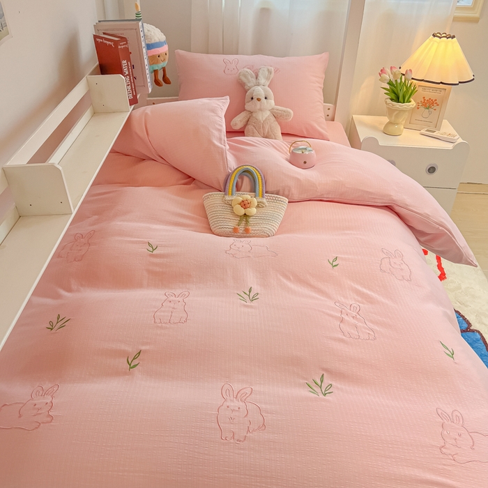 91家纺网 家纺一手货源 找家纺 多乐家纺 2025新款超柔A类母婴级加厚小竺棉学生宿舍三件套上下铺三件套四件套 兔兔-粉粉