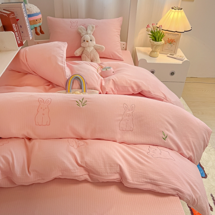 91家纺网 家纺一手货源 找家纺 多乐家纺 2025新款超柔A类母婴级加厚小竺棉学生宿舍三件套上下铺三件套四件套 兔兔-粉粉